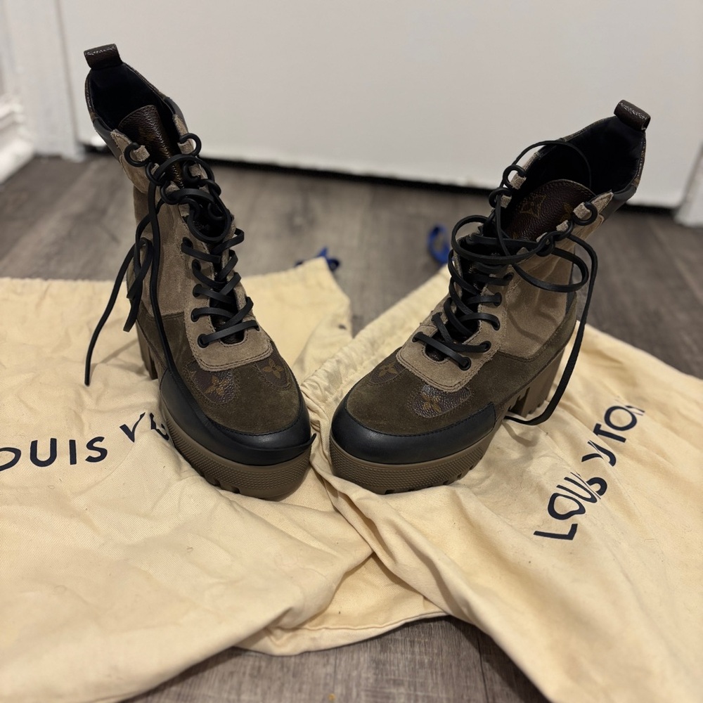 Louis Vuitton Monogram Lace Up Combat Boots Platform Size 35 US Size 5